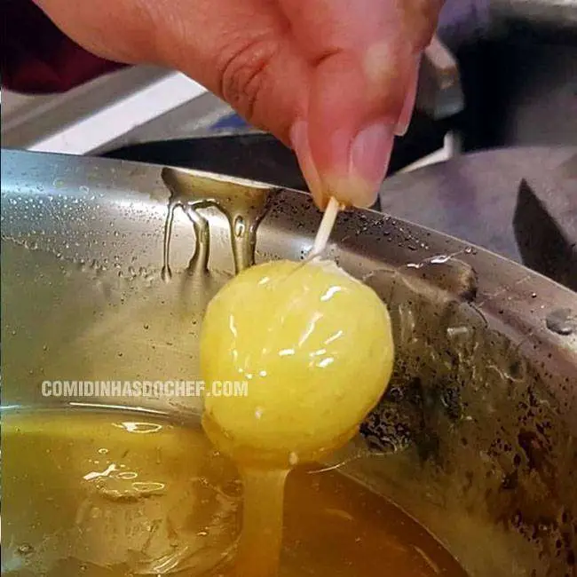 Bala de Coco Caramelizada - Passo 6