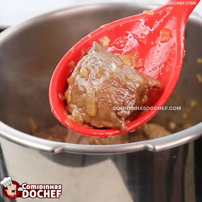 Carne de Panela com Batata e Cenoura - Passo 4