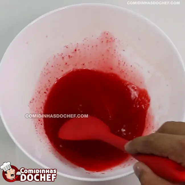 Mousse de Morango com Leite Condensado - Passo 1