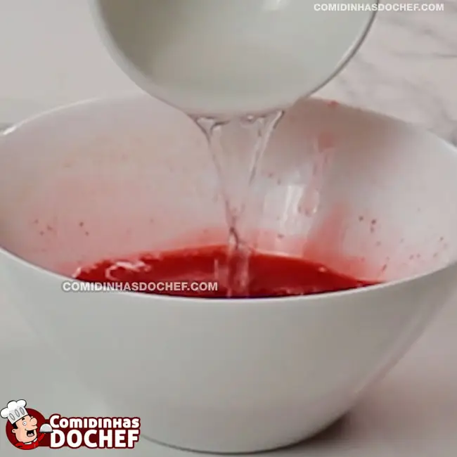 Mousse de Morango com Leite Condensado - Passo 2