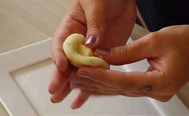 Bolinho de Batata com Queijo Frito - Passo 14