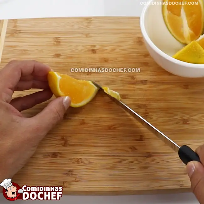 Bolo de Laranja com Casca de Liquidificador - Passo 1