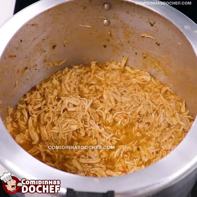 Frango Desfiado com Molho de Tomate - Passo 10