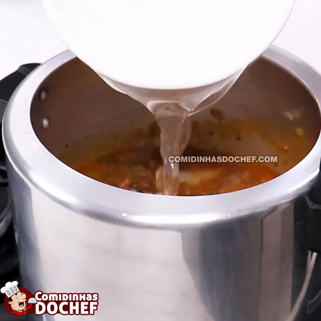 Frango Desfiado com Molho de Tomate - Passo 4