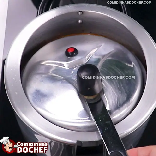 Frango Desfiado com Molho de Tomate - Passo 5