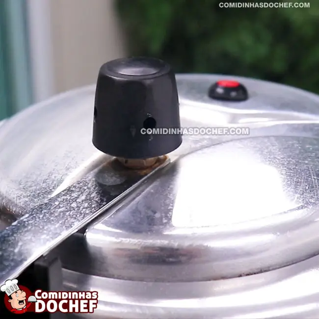 Frango Desfiado com Molho de Tomate - Passo 6
