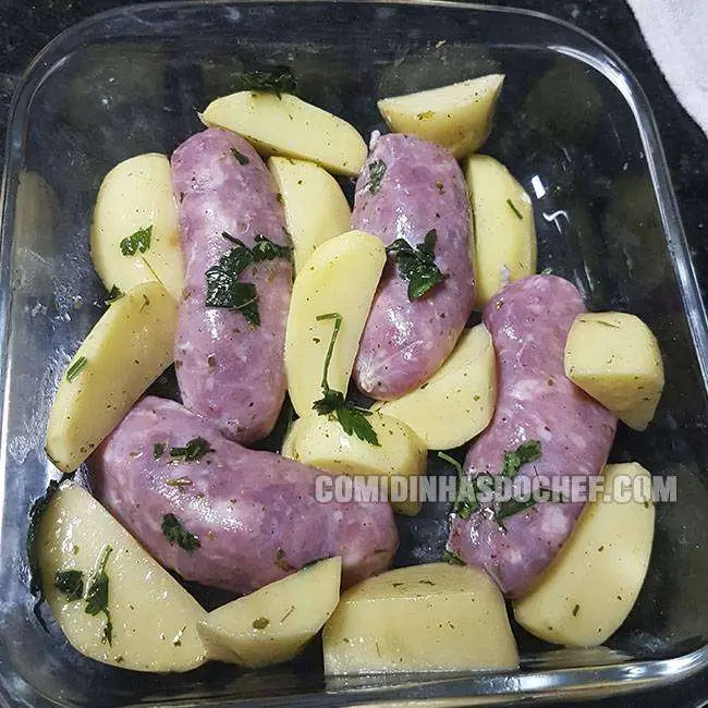 Linguiça com Batata no Forno - Passo 4