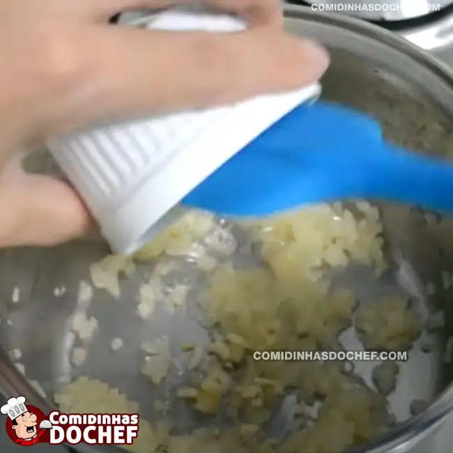 Molho de Salsicha para Macarrão - Passo 1