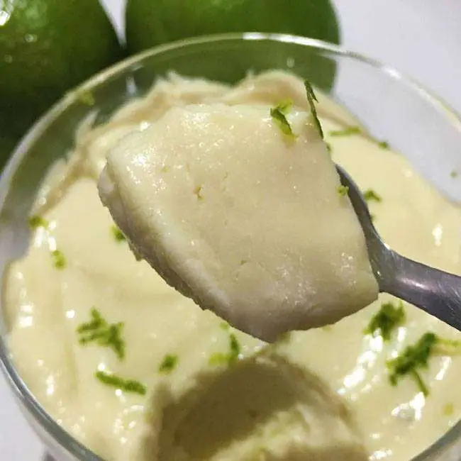Mousse de Limão com a Fruta