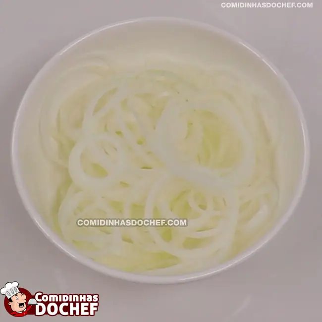 Anel de Cebola a Milanesa - Passo 1