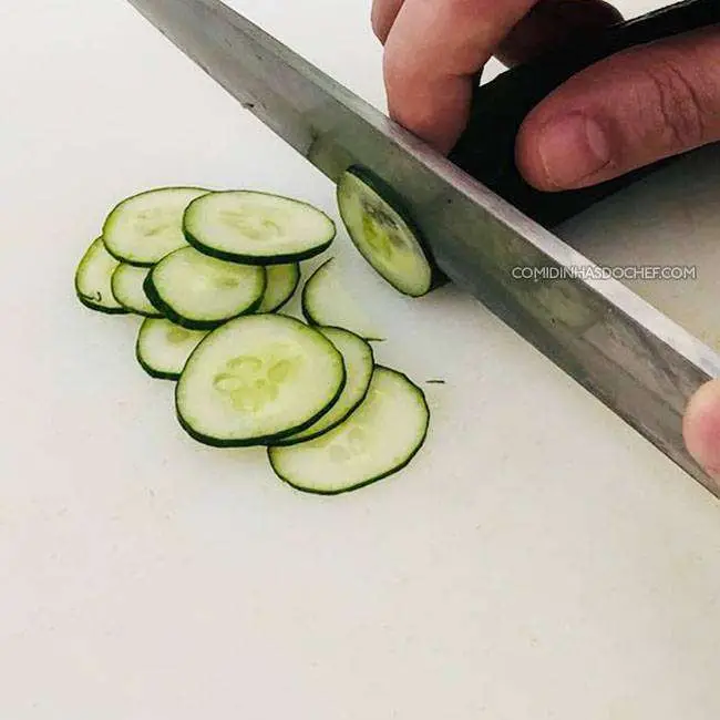 Salada de Pepino Agridoce - Passo 1
