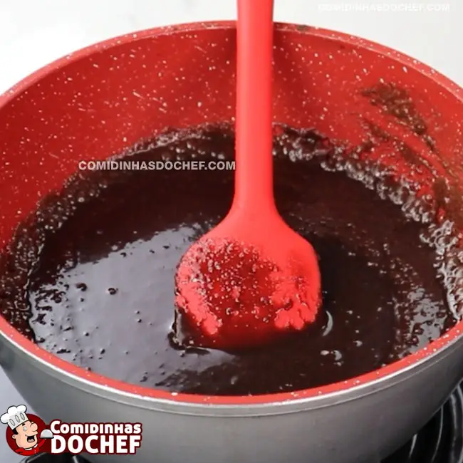 Calda de Chocolate para Bolo de Cenoura - Passo 3