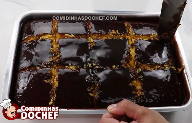 Bolo de Cenoura com Calda Crocante de Chocolate - Passo 5