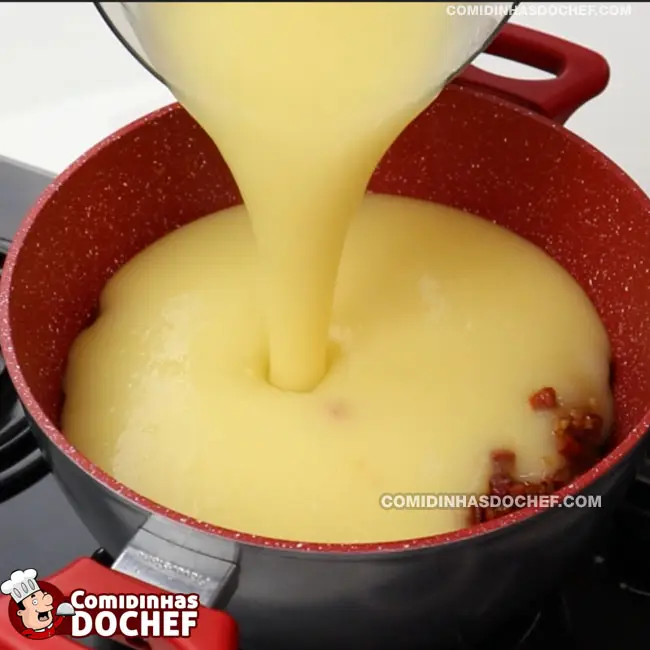Caldo de Aipim com Calabresa e Bacon - Passo 8