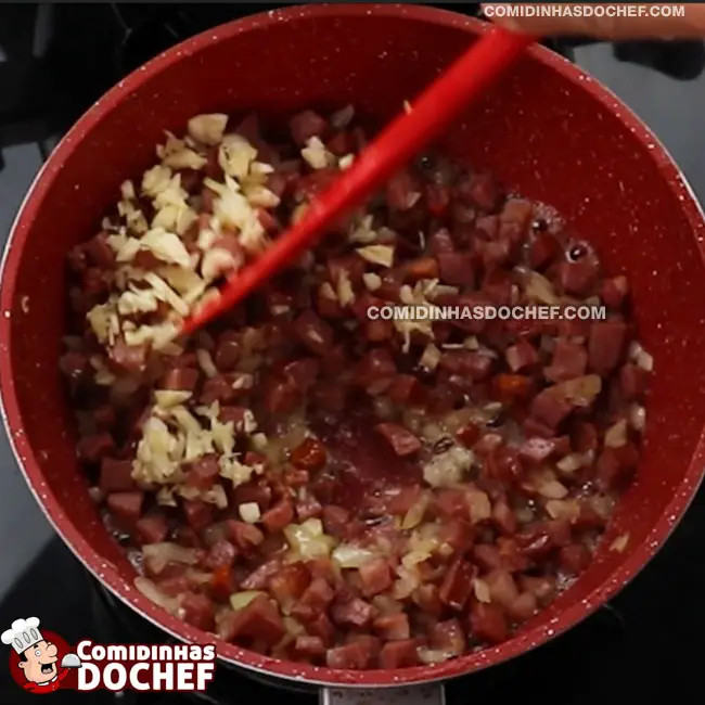 Caldo de Aipim com Calabresa e Bacon - Passo 6