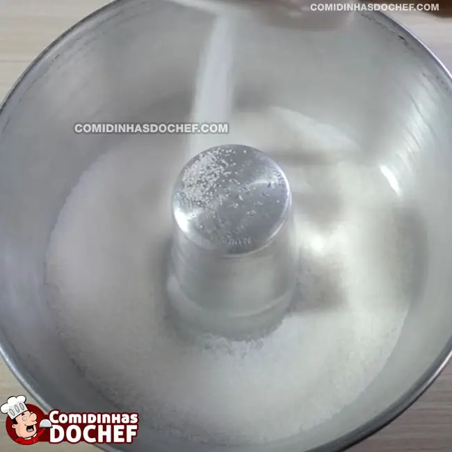 Pudim de Pão com Leite Condensado - Passo 1