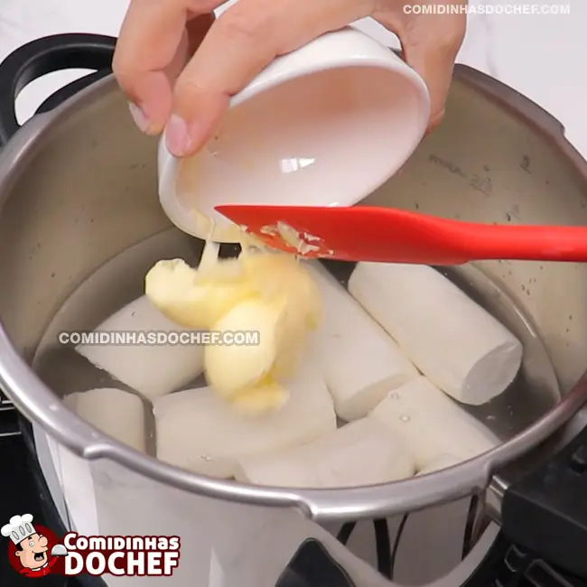 Como Cozinhar Mandioca na Panela de Pressão - Passo 3