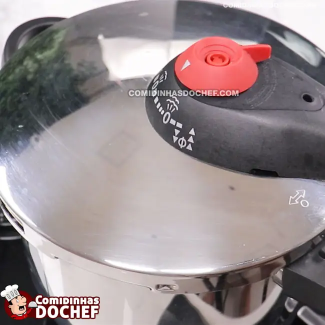 Como Cozinhar Mandioca na Panela de Pressão - Passo 4