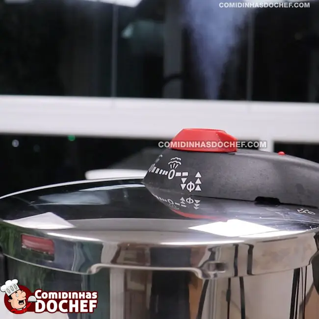 Como Cozinhar Mandioca na Panela de Pressão - Passo 5