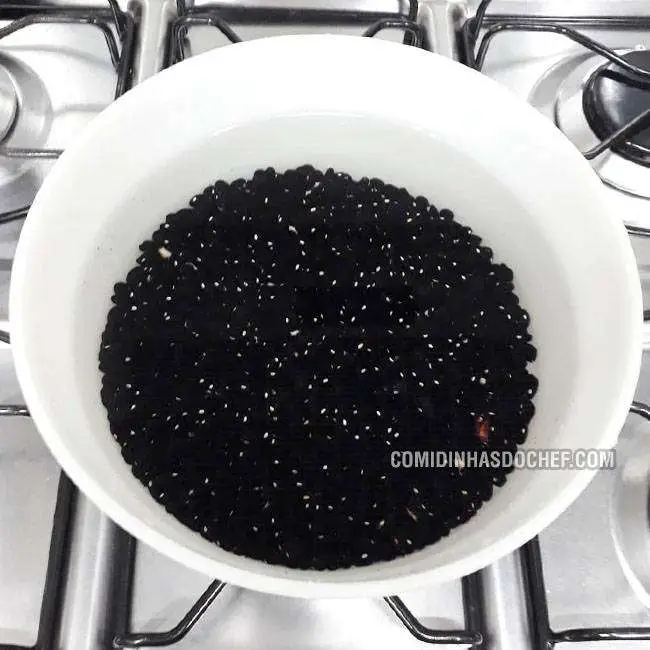 Cozinhar Feijão Preto na Panela de Pressão - Passo 1