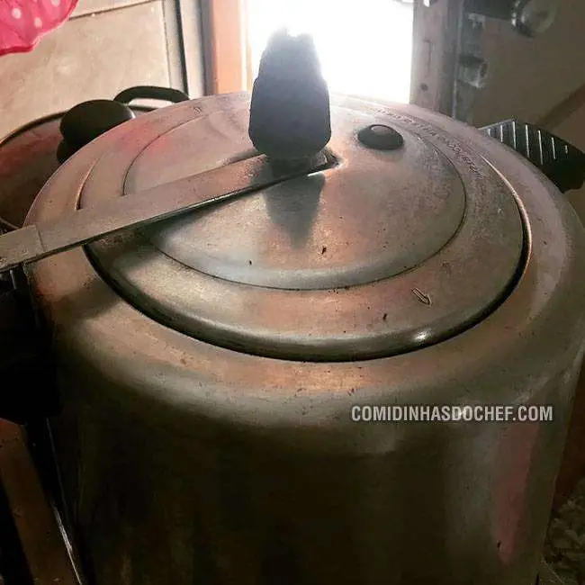 Cozinhar Feijão Preto na Panela de Pressão - Passo 5