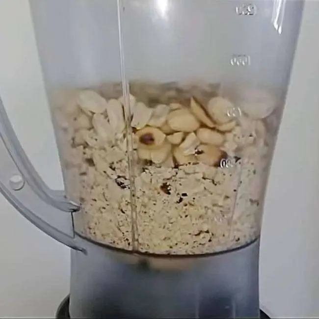 Paçoca com Bolacha Maizena - Passo 1