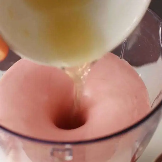 Mousse de Morango com a Fruta - Passo 4