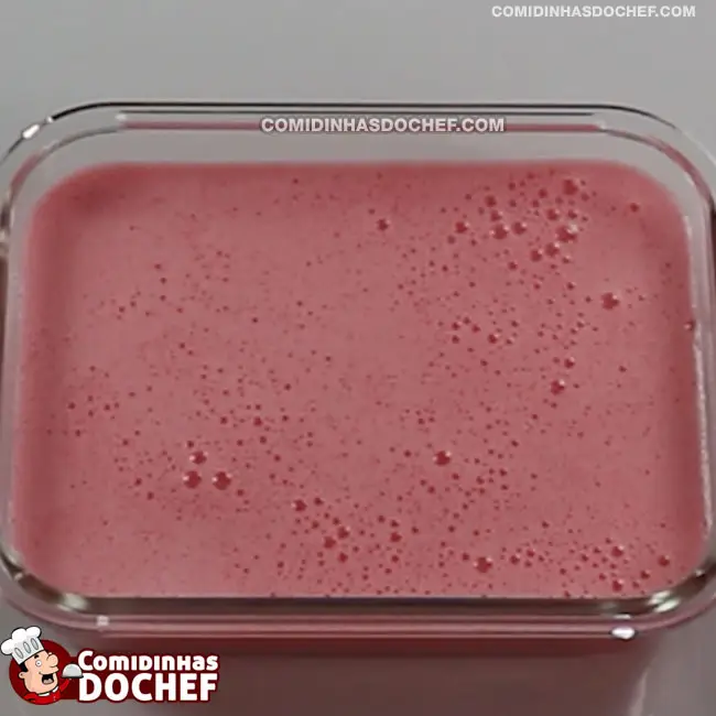 Mousse de Morango com a Fruta - Passo 6