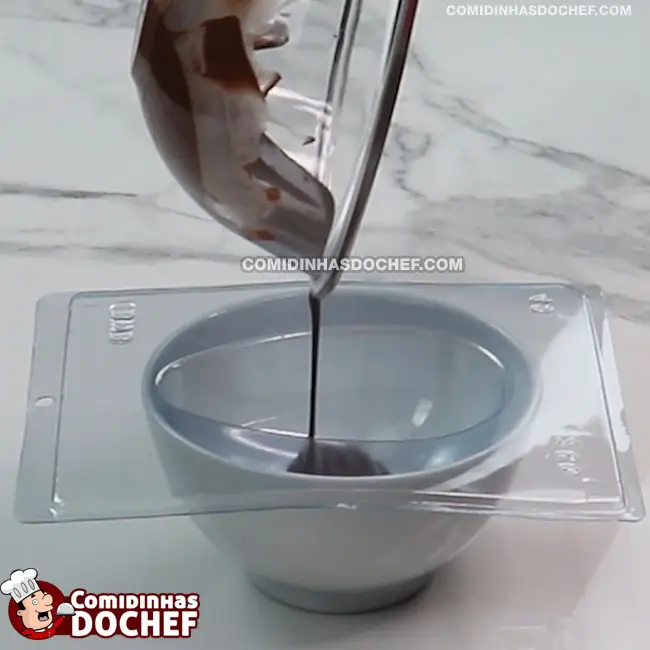 Ovo de Páscoa de Colher de Chocolate - Passo 4