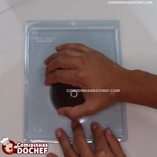 Ovo de Páscoa de Colher de Chocolate - Passo 7