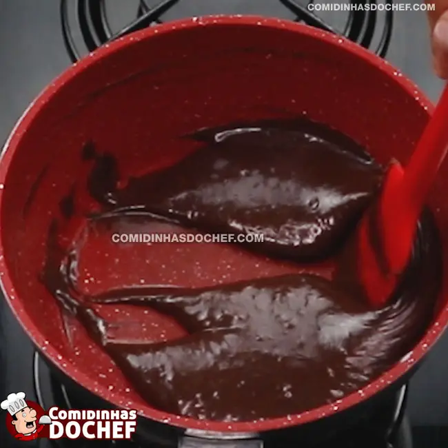 Ovo de Páscoa de Colher de Chocolate - Passo 3