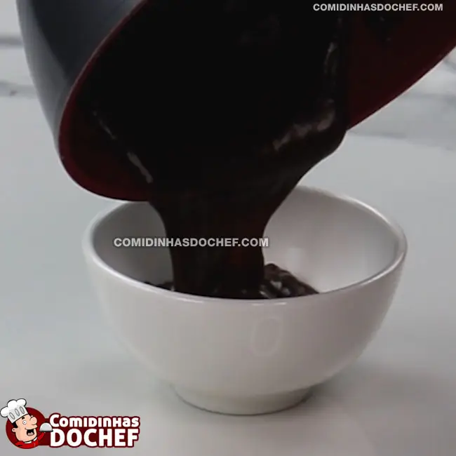 Ovo de Páscoa de Colher de Chocolate - Passo 6