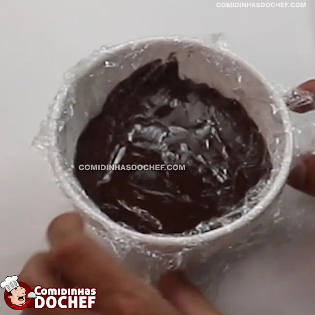 Ovo de Páscoa de Colher de Chocolate - Passo 7