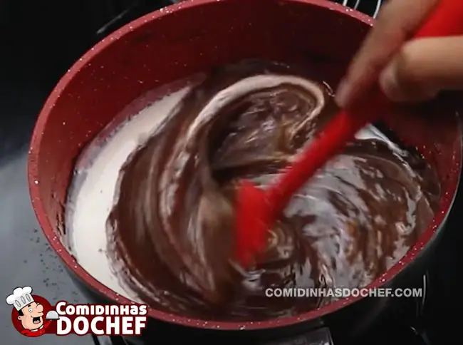 Ovo de Páscoa de Colher de Chocolate - Passo 5