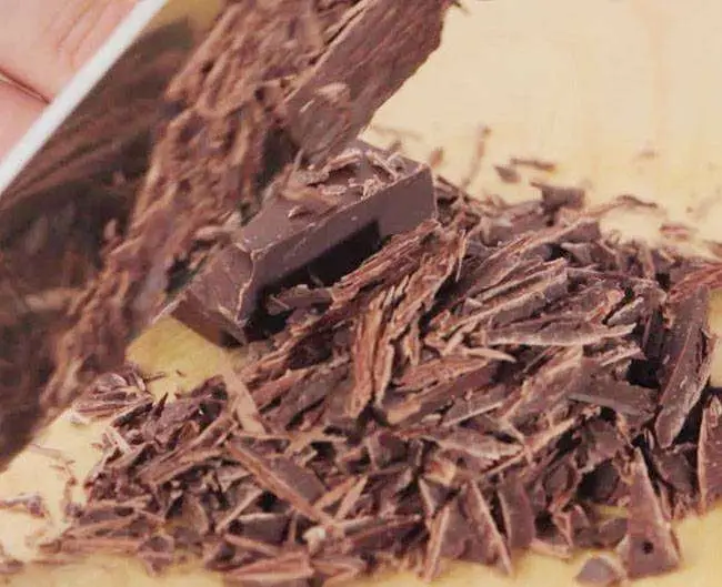 Ovo de Páscoa de Colher de Chocolate - Passo 1