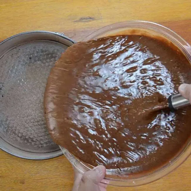 Bolo de Chocolate Cremoso - Passo 13