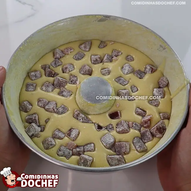 Bolo de Fubá com Goiabada Simples - Passo 10