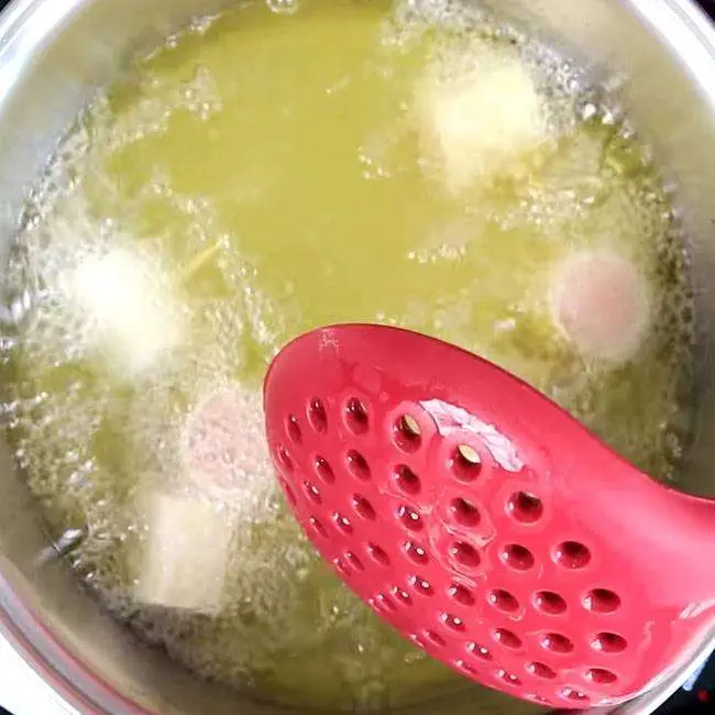 Enroladinho de Salsicha com Massa de Pastel - Passo 6