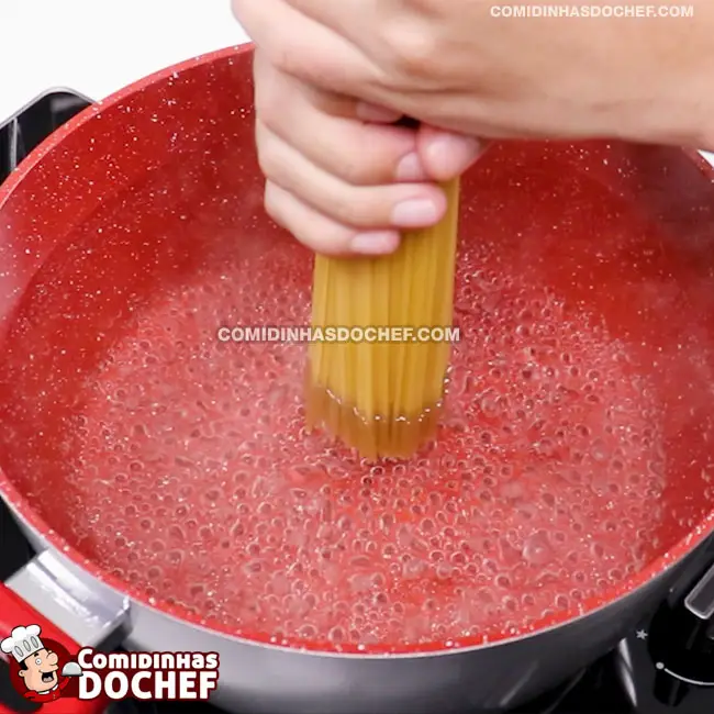 Macarrão Alho e Óleo Simples - Passo 3