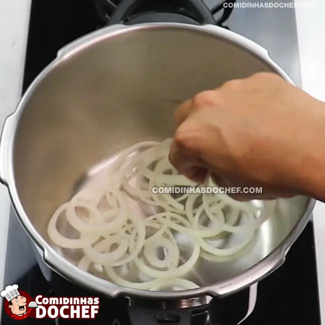 Acém na Panela de Pressão com Cebola - Passo 4