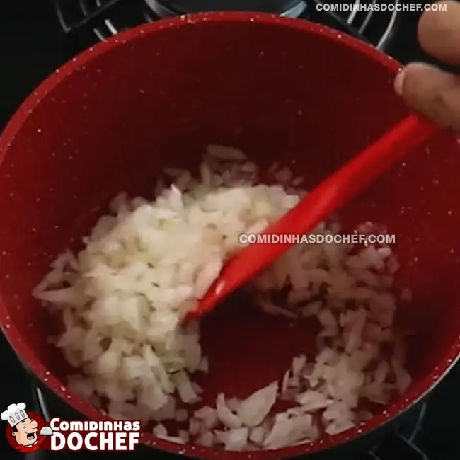 Strogonoff de Salsicha com Ketchup - Passo 1