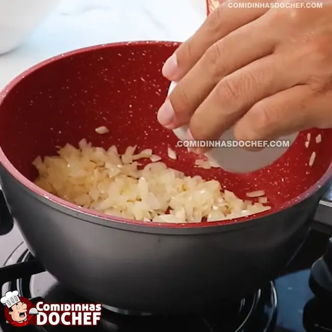 Strogonoff de Salsicha com Ketchup - Passo 2