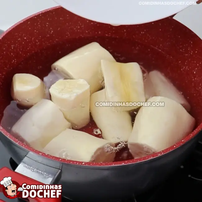 Caldo de Mandioca Mineiro - Passo 1