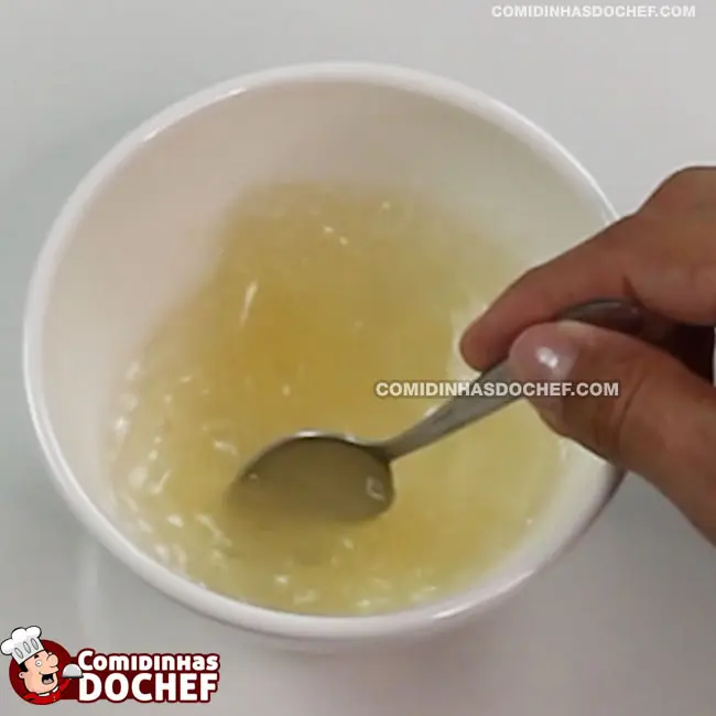 Sobremesa de Pêssego com Creme de Leite - Passo 1