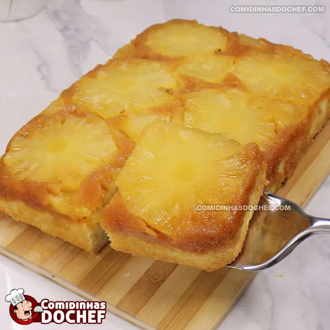 Bolo de Abacaxi Caramelizado Simples