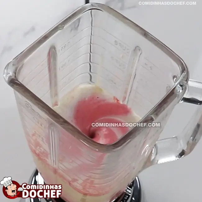 Sobremesa com Gelatina de Morango - Passo 2
