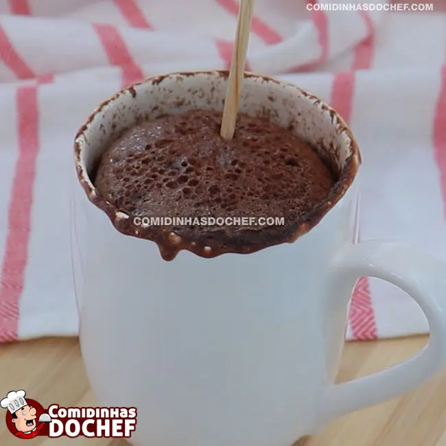 Bolo de Caneca de Chocolate Simples e Fácil - Passo 3