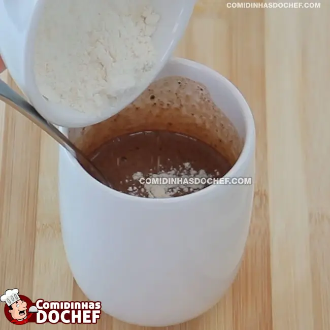 Bolo de Caneca de Chocolate de Micro-Ondas - Passo 2