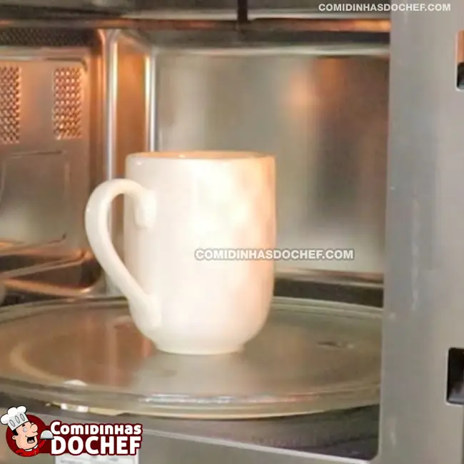 Bolo de Caneca de Chocolate de Micro-Ondas - Passo 5