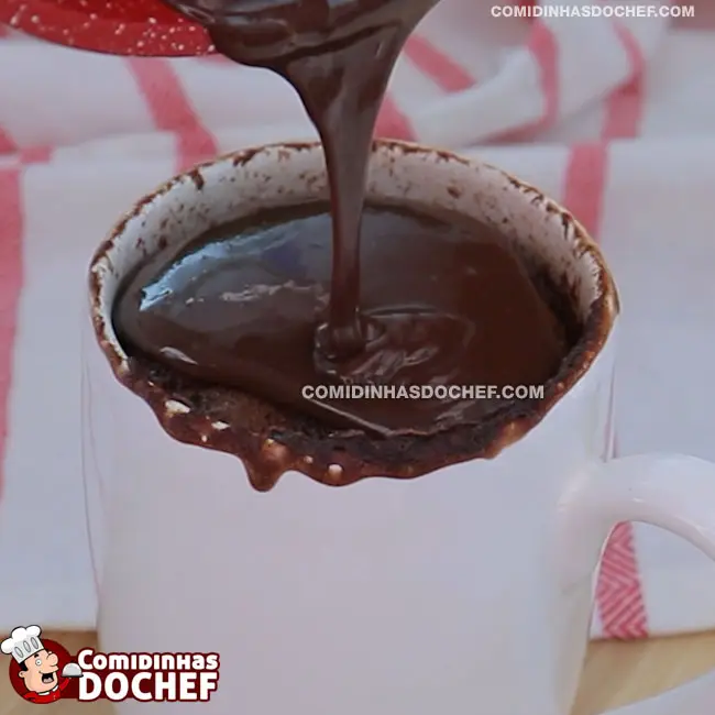 Bolo de Caneca de Chocolate de Micro-Ondas - Passo 3